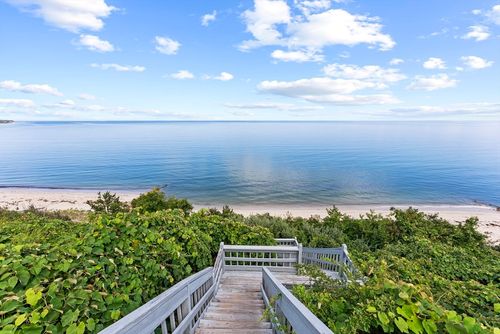 off-season-64 Cliffside Dr, Plymouth, MA, 02360-1473 | Card Image