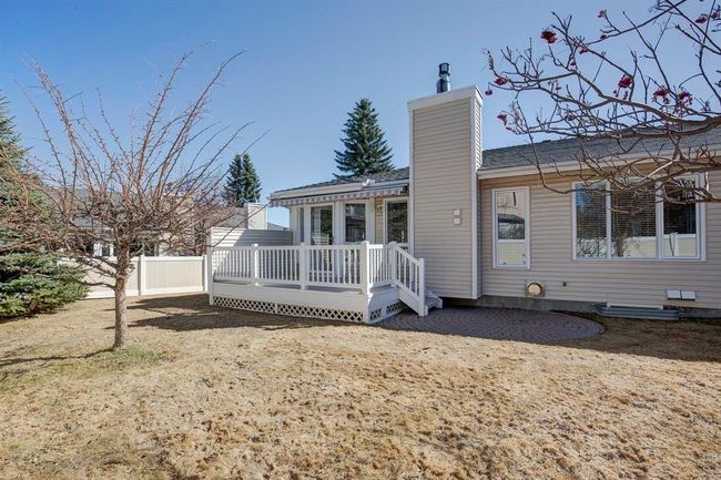 143 Shawnee Manor Sw, Home with 2 bedrooms, 2 bathrooms and 4 parking in Calgary AB | Image 4