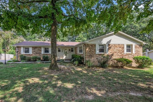 126 Robin Hood Rd, Dickson, TN, 37055-2727 | Card Image