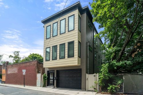 2-15 Wendeller St, Boston, MA, 02127 | Card Image