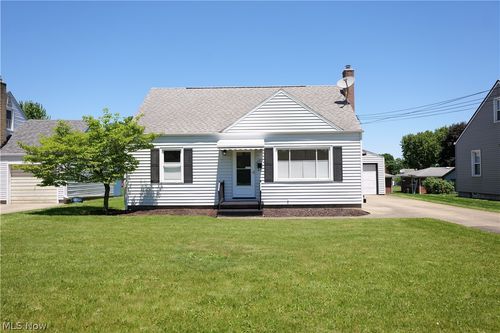 187 Helena Dr, Struthers, OH, 44471-1507 | Card Image