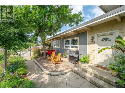 735 Ross Ave, Penticton, BC, V2A3A5 | Card Image