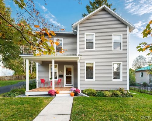 37 W Elizabeth St, Skaneateles, NY, 13152-1001 | Card Image