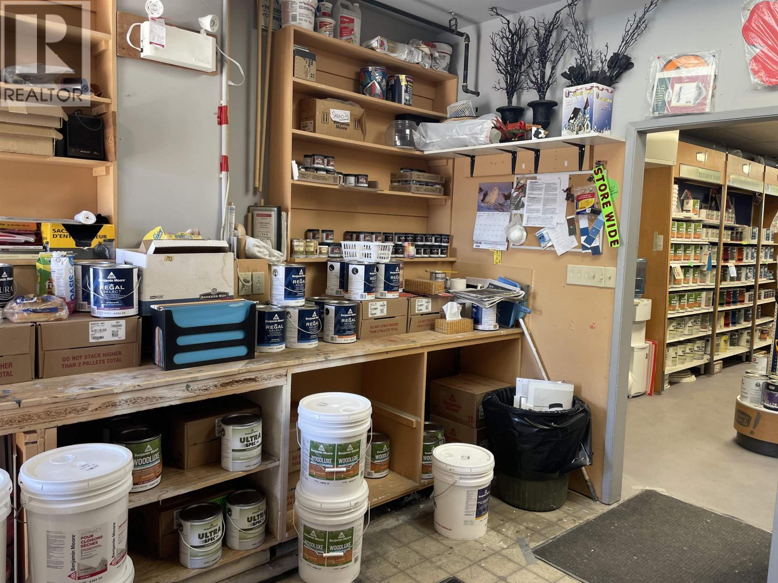 Commercial Lease in 100 Mile House