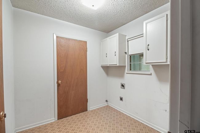 2742 Lisa Ln, House other with 3 bedrooms, 2 bathrooms and null parking in Tyler TX | Image 23