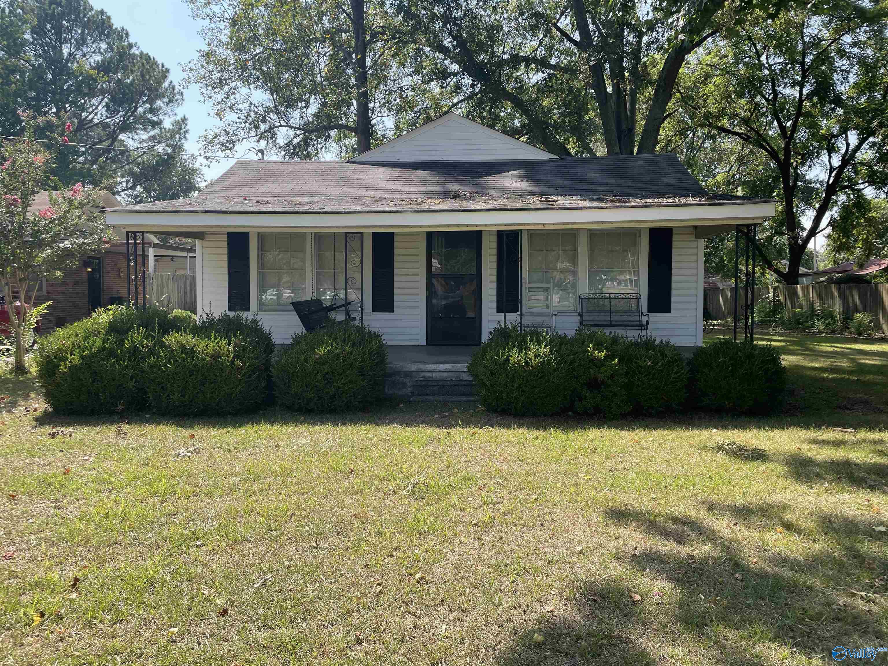 Clara Ave, Decatur, AL 35601