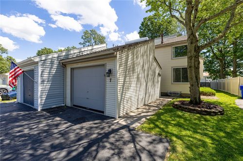 7 Brimsdown Cir, Fairport, NY, 14450-1605 | Card Image