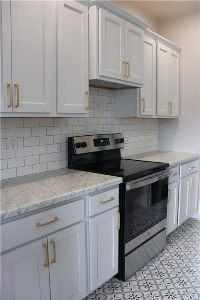 36015 Main St, House other with 5 bedrooms, 2 bathrooms and null parking in WHITEHALL WI | Image 7