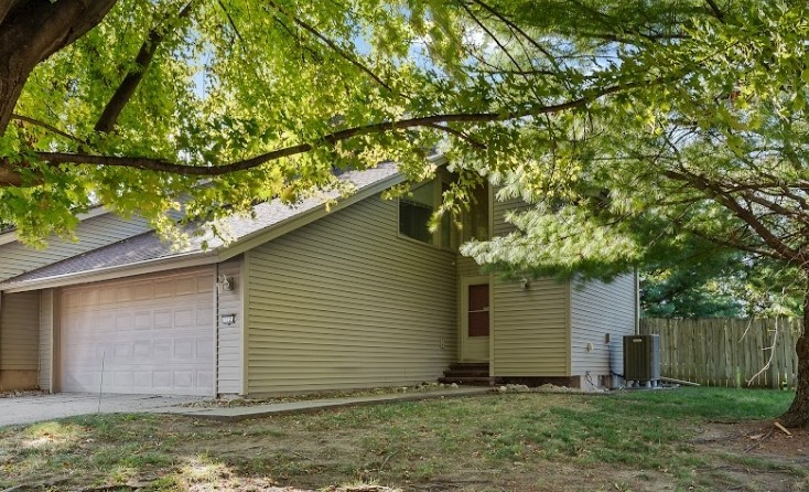 Knolls Ct, West Des Moines, IA 50265