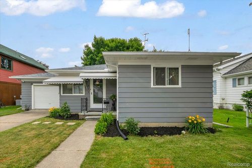 834 S Main St, Marine City, MI, 48039-1632 | Card Image