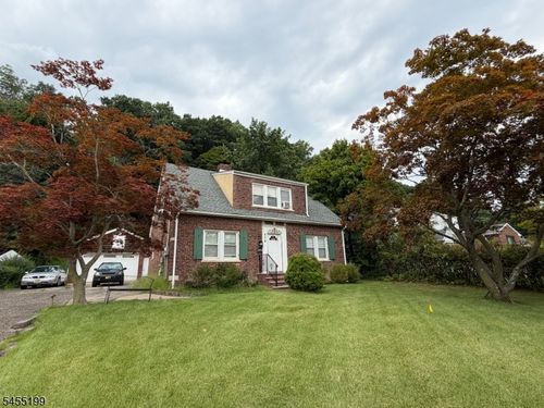 628 Valley Rd, Clifton, NJ, 07013-2238 | Card Image