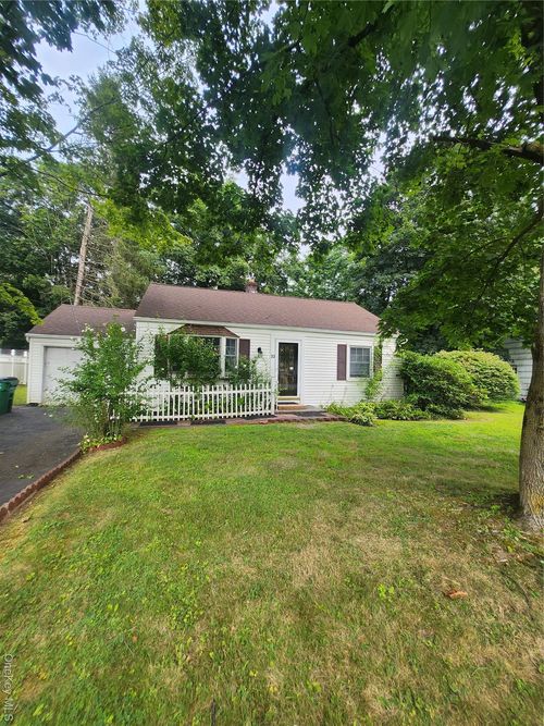 33 Red Barn Rd, Hyde Park, NY, 12538-1906 | Card Image