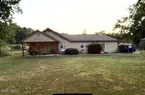 8521 Linden Dr, Neosho, MO, 64850-8256 | Card Image