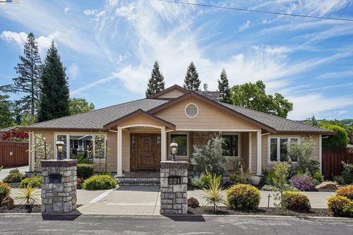 221 El Sobrante Dr, Danville, CA, 94526-2735 | Card Image