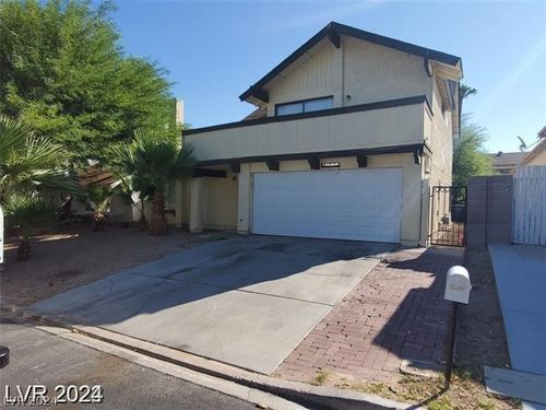 4760 Woodridge Road, Las Vegas, NV, 89121 | Card Image