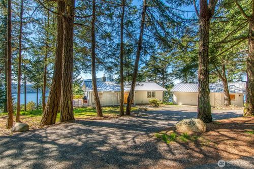 339 Highlands Dr, Eastsound, WA, 98245-2206 | Card Image