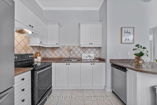 91 Mainprize Cres, House other with 4 bedrooms, 3 bathrooms and 4 parking in Mount Albert ON | Image 9
