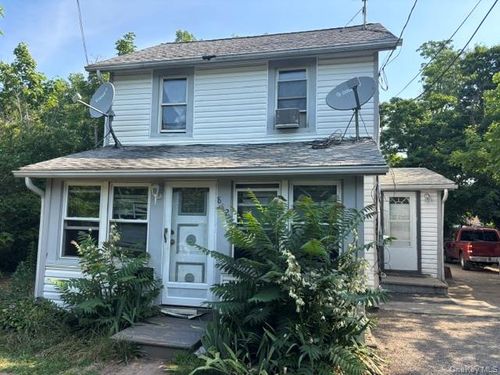 842 Osborn Ave, Riverhead, NY, 11901-2959 | Card Image