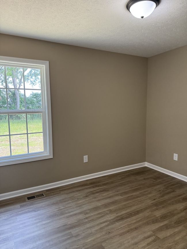 131 Hesselly Rd, House other with 3 bedrooms, 2 bathrooms and 2 parking in Decherd TN | Image 4