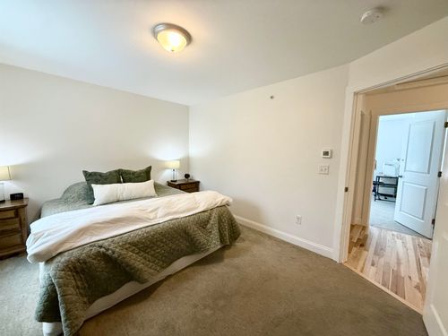 28 Waterford Dr, Raymond, NH, 03077-1401 | Card Image