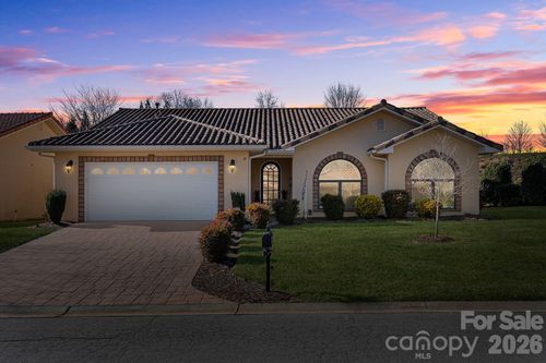 19 Pacifico Dr, Asheville, NC, 28806-8203 | Card Image