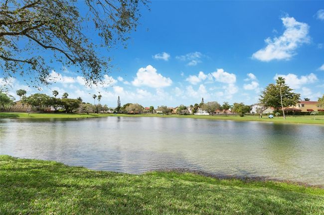 APT-100 - 10395 Sw 154 Th Circle Ct, Townhouse with 2 bedrooms, 3 bathrooms and null parking in Miami FL | Image 12