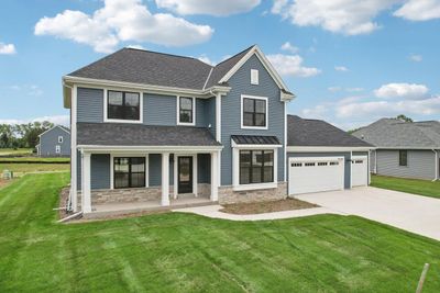 W251N2328 Valleyview Circle, House other with 4 bedrooms, 2 bathrooms and null parking in Pewaukee WI | Image 1