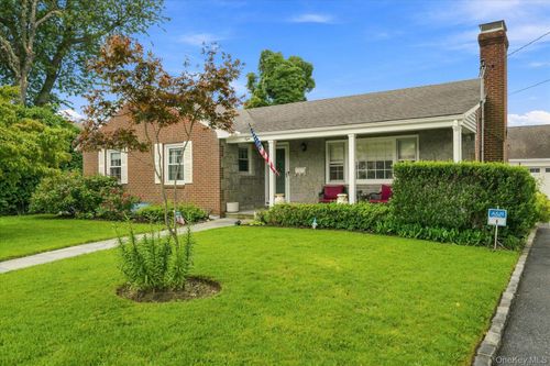8 Anthony Marangiello St, Glen Cove, NY, 11542-3927 | Card Image