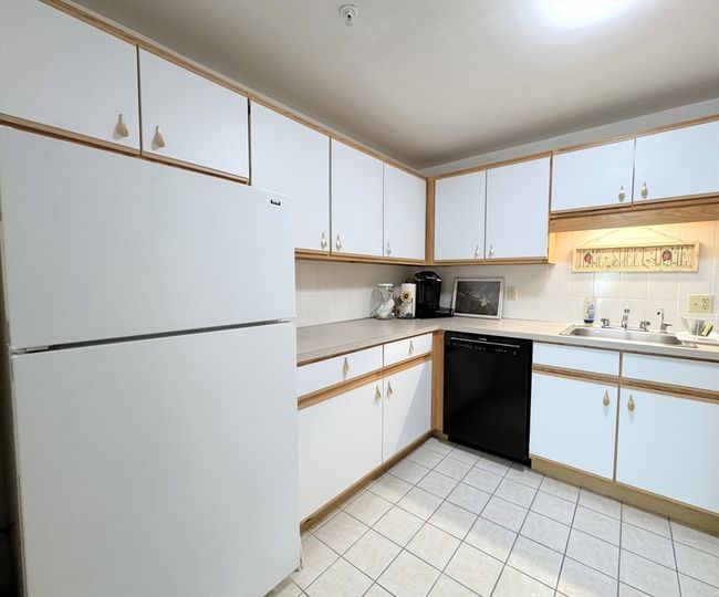 APT-1 - 19 Fuller Rd, Condo with 2 bedrooms, 1 bathrooms and null parking in Foxboro MA | Image 16