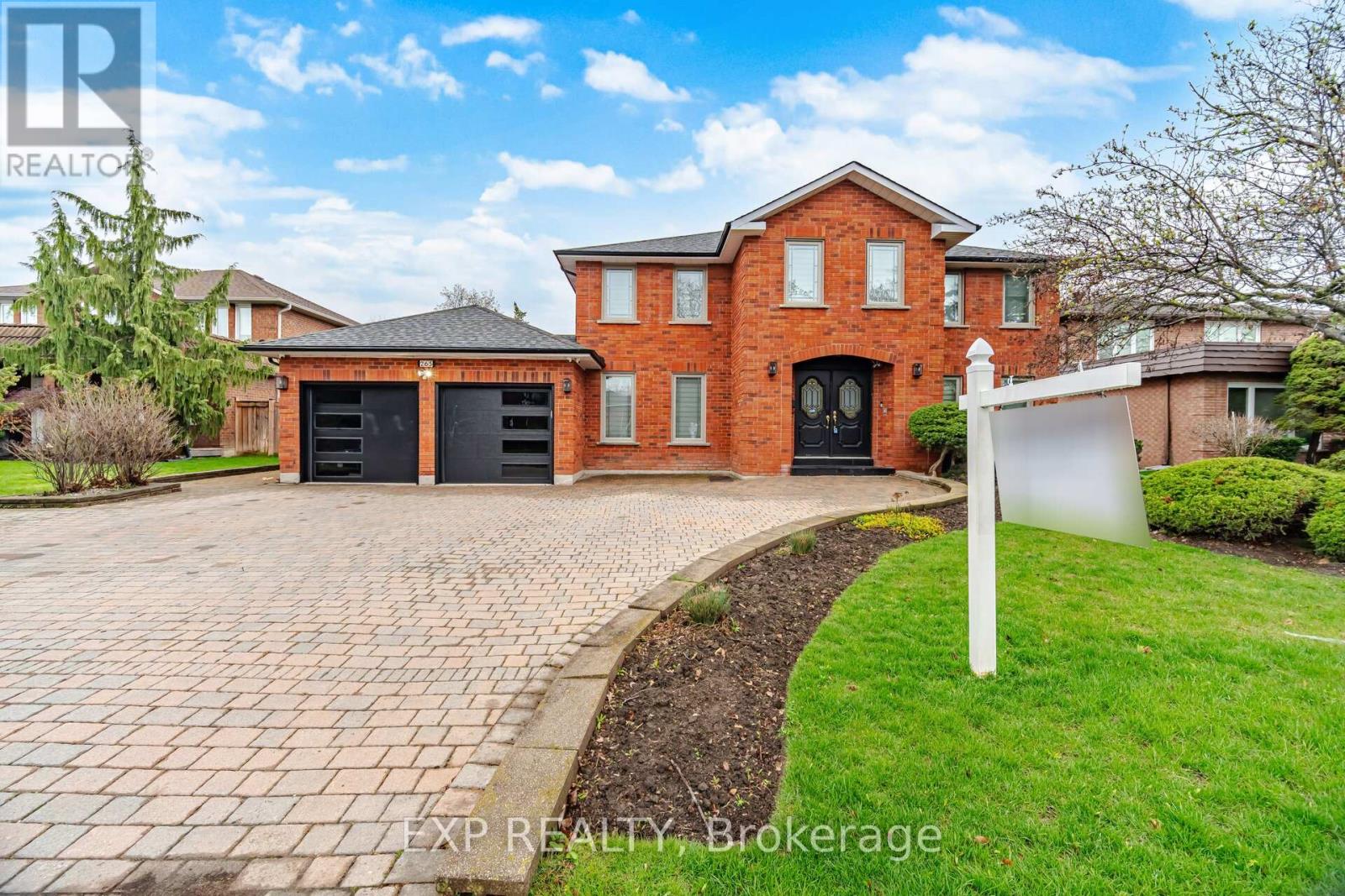 Residential in Vaughan (Islington Woods) 2