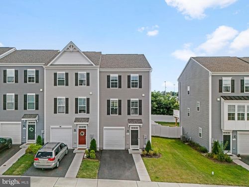 93 Union Ridge Dr, CHARLES TOWN, WV, 25414-4990 | Card Image