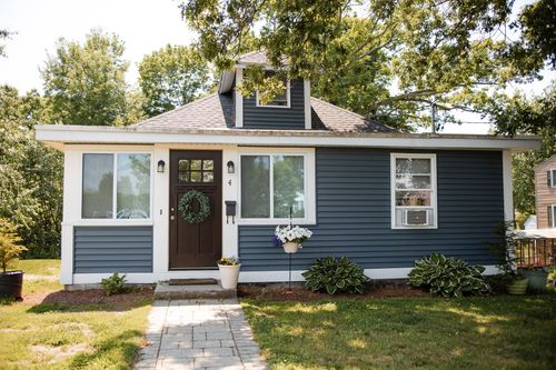4 Troy St, Nashua, NH, 03064-1333 | Card Image