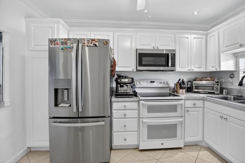 apt-308-9500 N Hollybrook Lake Dr, Pembroke Pines, FL, 33025-6308 | Card Image