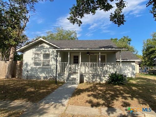 111 N Cedar Ave, Luling, TX, 78648-2312 | Card Image