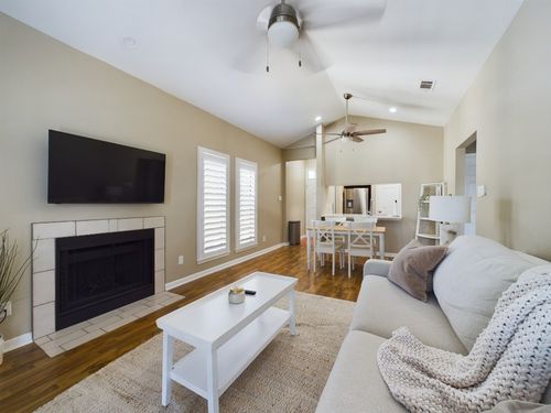 304-711 W 21st St, Austin, TX, 78705-5401 | Card Image