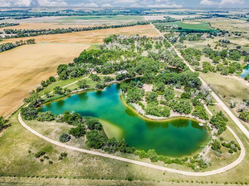 10702 W 95th Ave, Nickerson, KS, 67561-9254 | Card Image