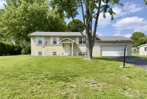 5 Milky Way Dr, Saint Charles, MO, 63304-7453 | Card Image