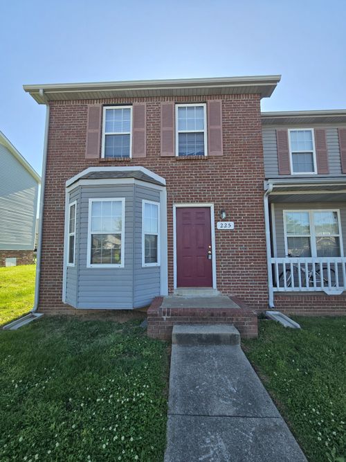225 Tree Line Dr, Oak Grove, KY, 42262-7200 | Card Image