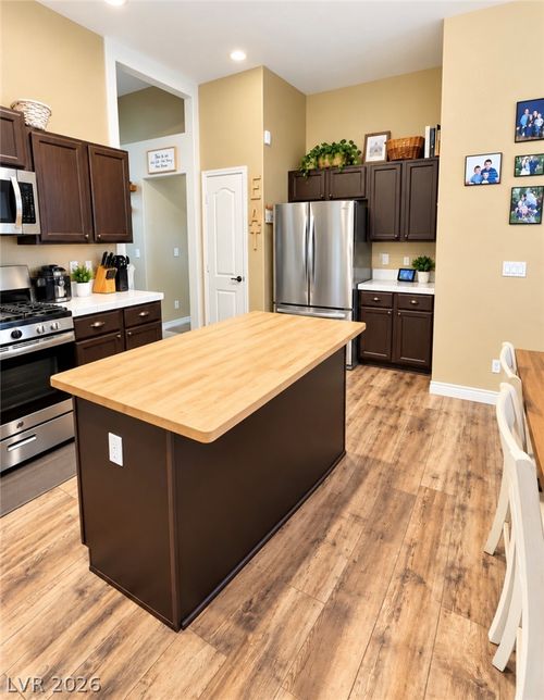 6904 Haven Hollow Ave, Las Vegas, NV, 89130-1188 | Card Image