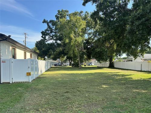 2710 W Lake Ave, Tampa, FL, 33607-6336 | Card Image