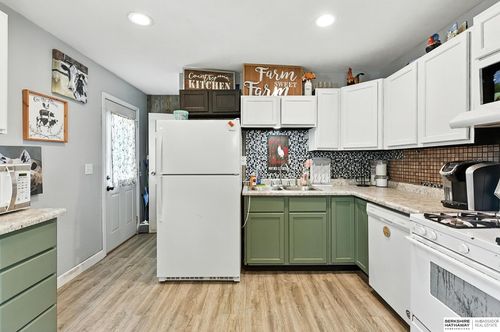 7631 S 41st St, Bellevue, NE, 68147-1718 | Card Image