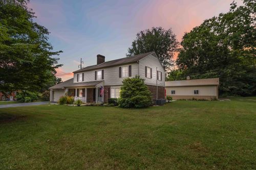 301 Redwood Dr, Stanford, KY, 40484-1139 | Card Image