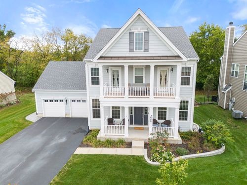 3689 Thornhill Dr, Elgin, IL, 60124-8086 | Card Image
