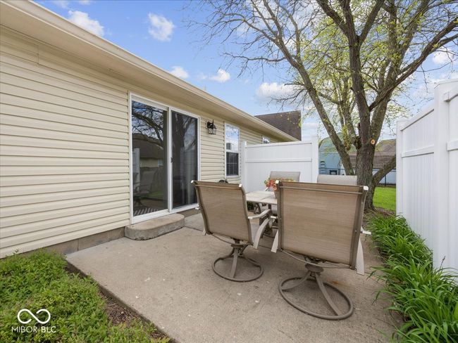 view of back patio & landscaping for outdoor entertaining | Image 19