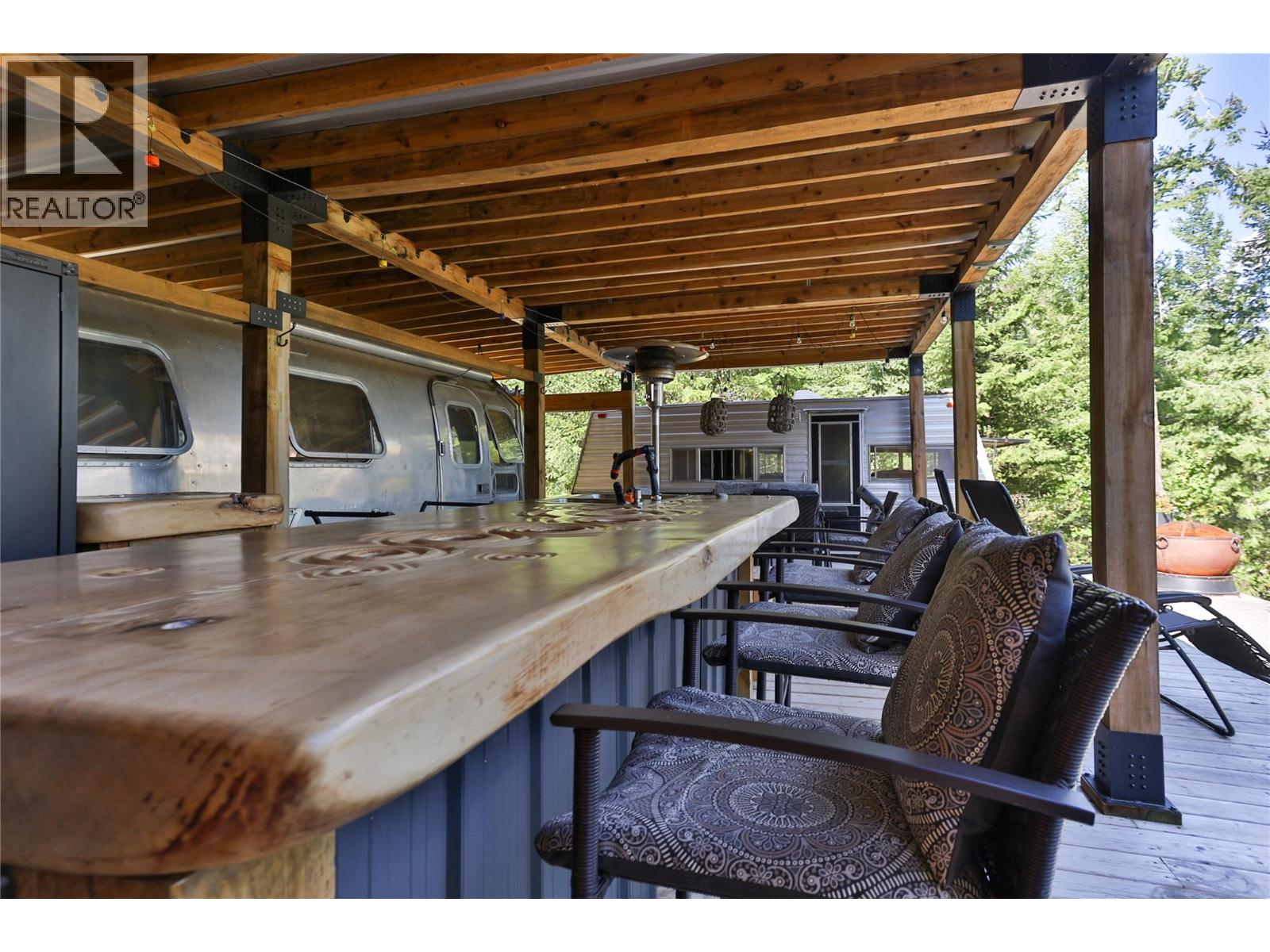 Land in Robson 5