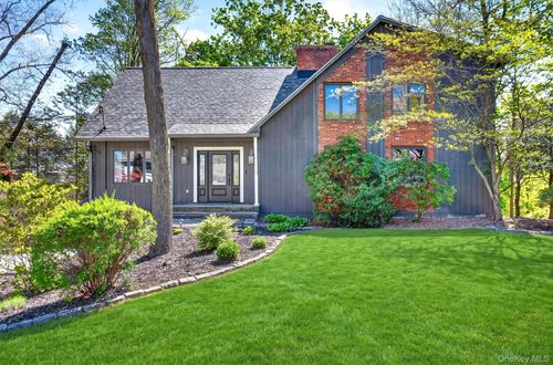 40 Brentwood Dr, Poughkeepsie, NY, 12603-5438 | Card Image