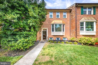 2837 Sutton Oaks Lane, Townhouse with 4 bedrooms, 3 bathrooms and null parking in VIENNA VA | Image 2