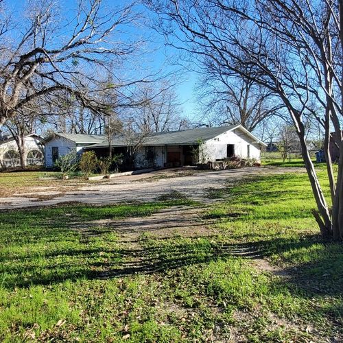 700 W Goforth Rd, Buda, TX, 78610-9275 | Card Image