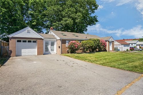 26 Beach St, North Providence, RI, 02904-4204 | Card Image