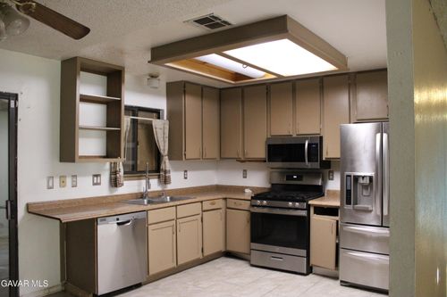 41115 169th St E, Lake Los Angeles, CA, 93535-7114 | Card Image